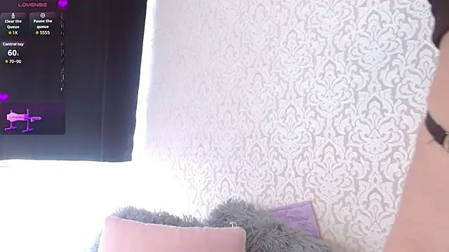 Annyrosse00 online show from July 2026 06:38:01 PM