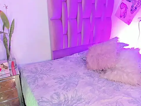 nicolebrunett online show from May 2026 11:38:01 PM