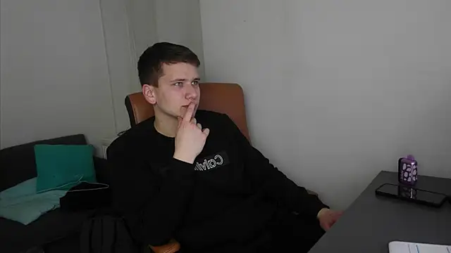 Zack Gillian online show from May 2026 07:28:02 PM
