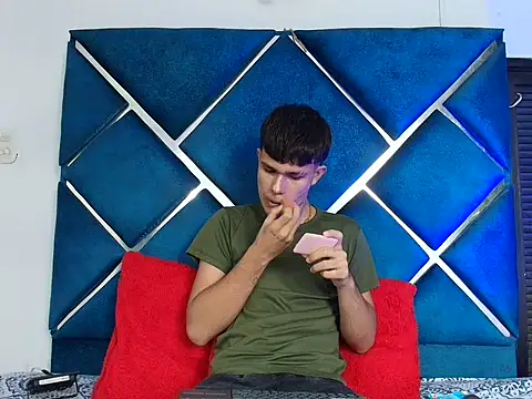 EdwinBoys online show from May 2026 01:37:02 PM