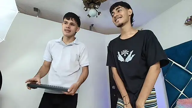 EdwinBoys online show from May 2026 01:07:01 PM