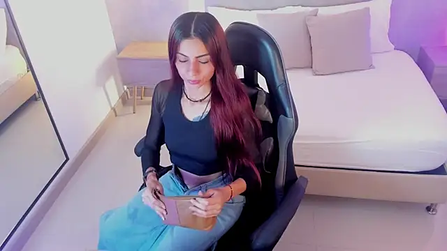 Snapshot of marylin_gold chatting on May 2026 11:23:02 PM marylin gold online show from May 2026 11:23:02 PM