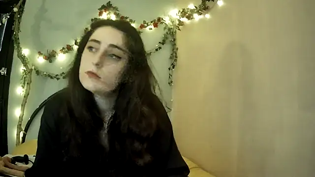 missclochette online show from April 2026 12:01:02 PM