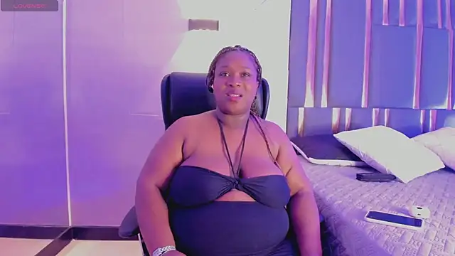 TreisyVixen online show from June 2026 04:39:01 PM