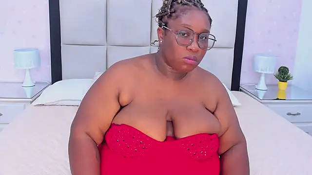TreisyVixen online show from June 2026 05:12:01 AM