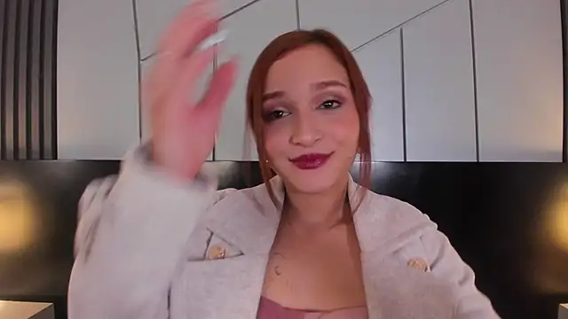 Snapshot of leahluna chatting on May 2026 07:39:02 PM leahluna online show from May 2026 07:39:02 PM
