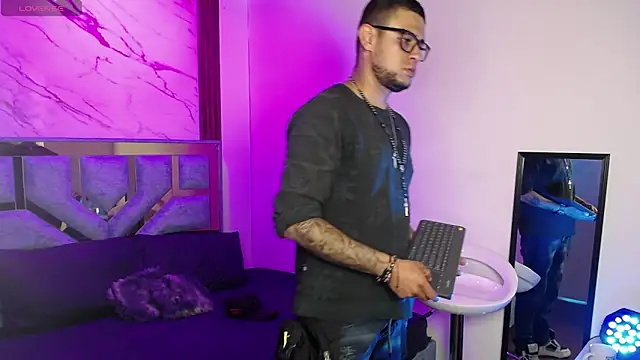 Nickk 21  online show from May 2026 02:12:02 PM