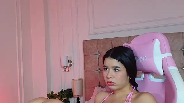 SophieBuitrago online show from May 2026 12:03:02 PM