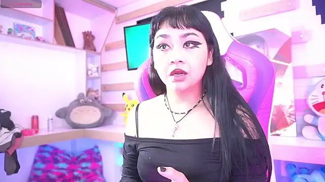 MakiGG  online show from April 2026 12:35:01 AM