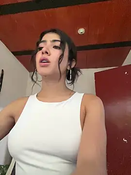MAIILY MOON online show from May 2026 10:46:02 PM