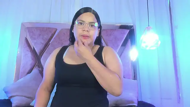 Curvy Luna  online show from April 2026 07:20:01 PM