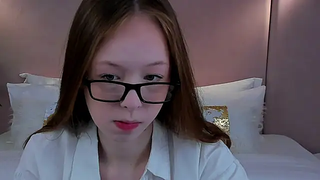 Snapshot of AdeleLang chatting on May 2026 03:32:01 AM AdeleLang online show from May 2026 03:32:01 AM