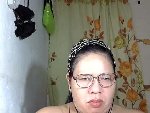 HottyCurlyPeanut online show from June 2026 01:39:02 PM