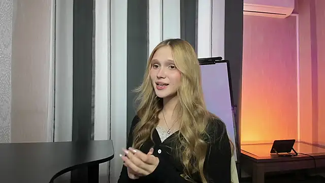 Snapshot of AdelineCrash chatting on April 2026 10:10:02 AM AdelineCrash online show from April 2026 10:10:02 AM