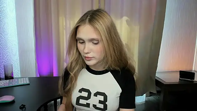 AdelineCrash online show from April 2026 04:10:02 AM