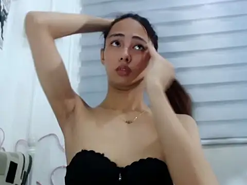 Snapshot of UrHolyBody chatting on May 2026 09:07:02 AM UrHolyBody online show from May 2026 09:07:02 AM