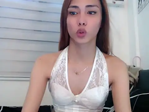 Snapshot of UrHolyBody chatting on April 2026 06:50:01 AM UrHolyBody online show from April 2026 06:50:01 AM