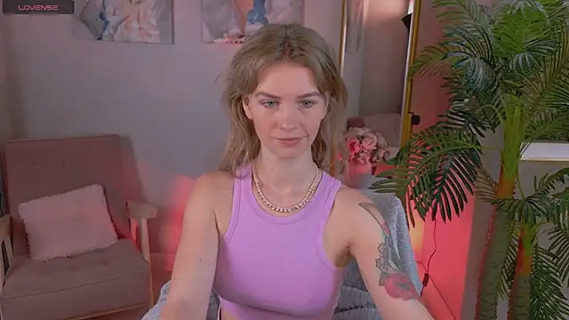 crystalkris  online show from April 2026 06:15:01 AM