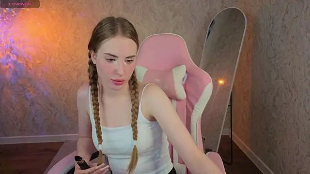 Tasya Doyle online show from April 2026 09:33:01 AM