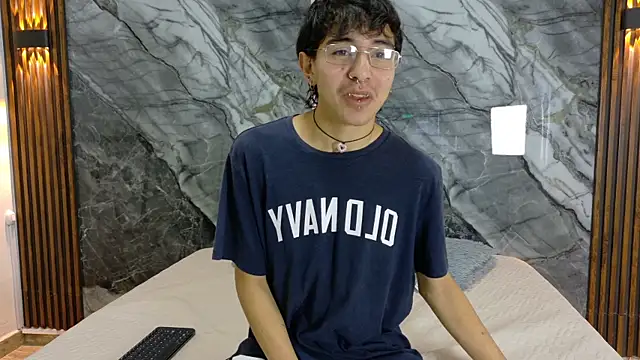 NoahWalker   online show from May 2026 11:02:01 AM