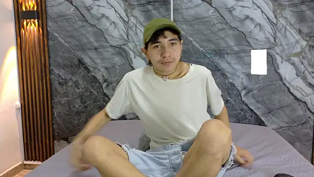 NoahWalker   online show from May 2026 11:02:01 AM