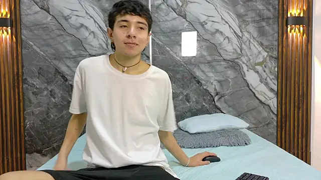Snapshot of NoahWalker__ chatting on July 2026 11:11:02 AM NoahWalker online show from July 2026 11:11:02 AM