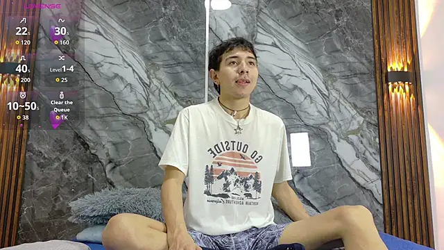 Snapshot of NoahWalker__ chatting on June 2026 11:21:02 AM NoahWalker online show from June 2026 11:21:02 AM