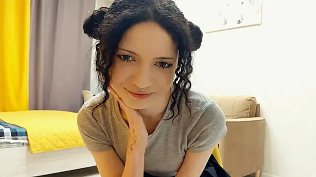 CinnamonCurl online show from May 2026 11:21:01 PM