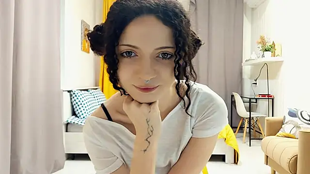 CinnamonCurl online show from May 2026 12:31:01 AM