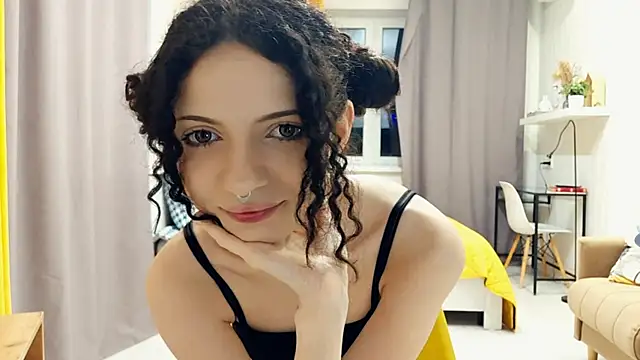 CinnamonCurl online show from May 2026 11:26:02 PM