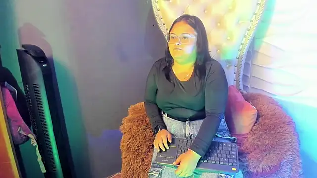 Luna  Cortez online show from May 2026 03:06:01 AM