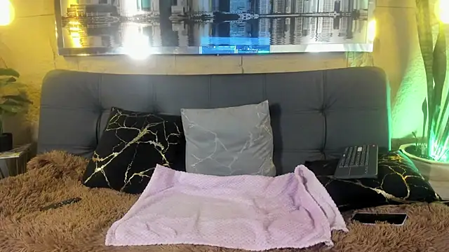 Luna  Cortez online show from May 2026 04:07:01 AM