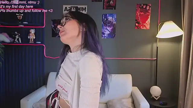 Emmi Bennett online show from April 2026 02:53:01 PM