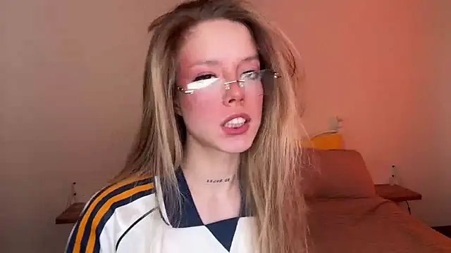 Catrinee online show from June 2026 04:56:02 PM