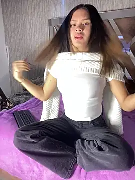 AuroraMoore Pink online show from April 2026 11:25:01 AM
