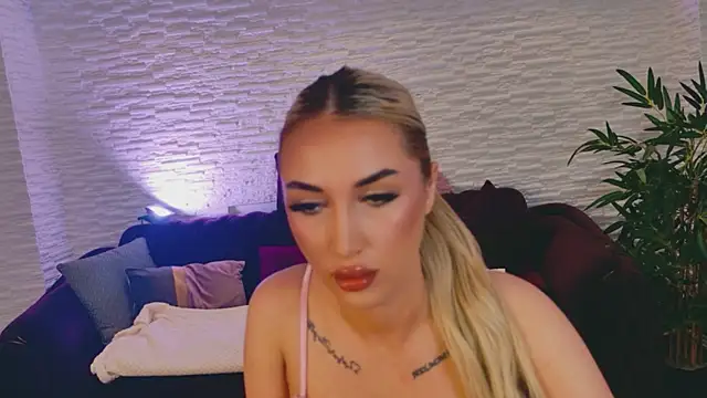 BlondieXStar online show from April 2026 08:04:01 PM