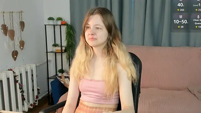 Glitch Doll online show from June 2026 06:12:01 AM