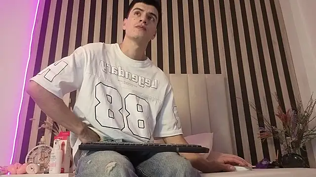 Snapshot of LeoTease chatting on June 2026 04:30:01 PM LeoTease online show from June 2026 04:30:01 PM