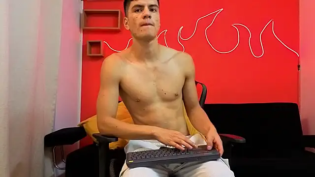 Snapshot of LeoTease chatting on May 2026 03:15:01 AM LeoTease online show from May 2026 03:15:01 AM