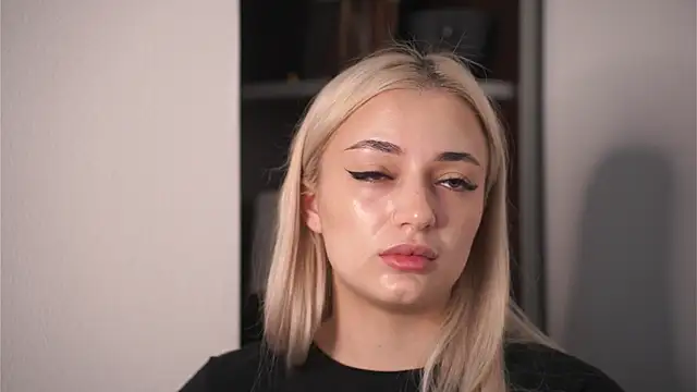 GeraldineFeary online show from April 2026 01:47:01 PM