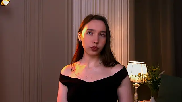 Suzaneey online show from June 2026 07:20:01 PM