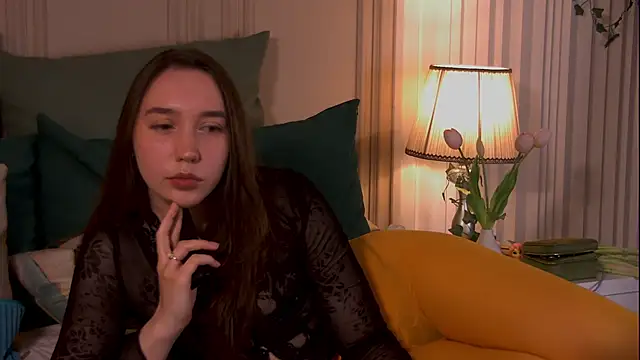 Snapshot of Suzaneey chatting on May 2026 06:57:01 PM Suzaneey online show from May 2026 06:57:01 PM