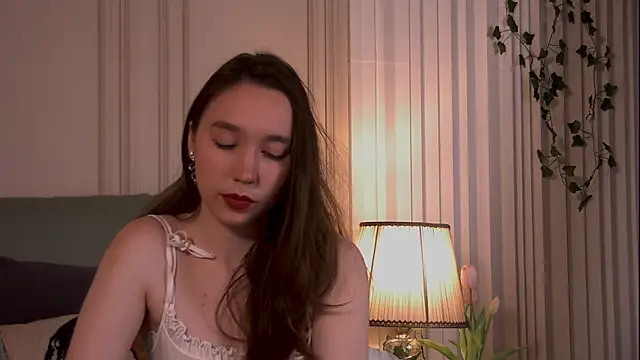 Snapshot of Suzaneey chatting on May 2026 06:44:01 PM Suzaneey online show from May 2026 06:44:01 PM