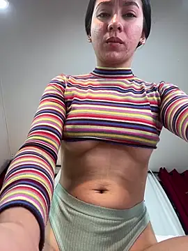 Lila-pinkky online show from May 2026 11:41:02 AM