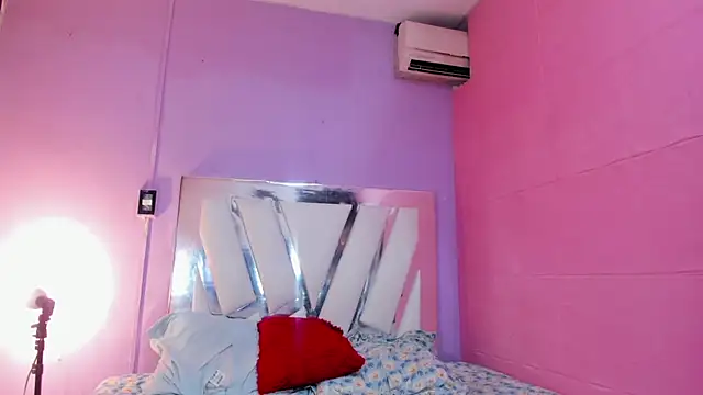 kiara sexyhot online show from May 2026 09:48:02 PM