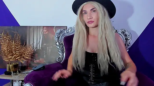 Snapshot of MistressKasandra chatting on June 2026 04:40:02 AM MistressKasandra online show from June 2026 04:40:02 AM