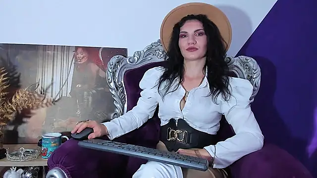 Snapshot of MistressKasandra chatting on June 2026 04:21:02 AM MistressKasandra online show from June 2026 04:21:02 AM