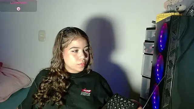 Snapshot of M1la_18 chatting on May 2026 03:55:01 AM M1la 18 online show from May 2026 03:55:01 AM