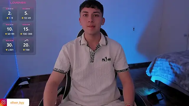 Snapshot of OLIVER_K chatting on May 2026 07:07:01 PM OLIVER K online show from May 2026 07:07:01 PM