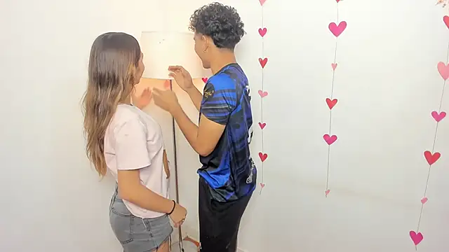 skinygirlcouple online show from April 2026 02:09:02 PM